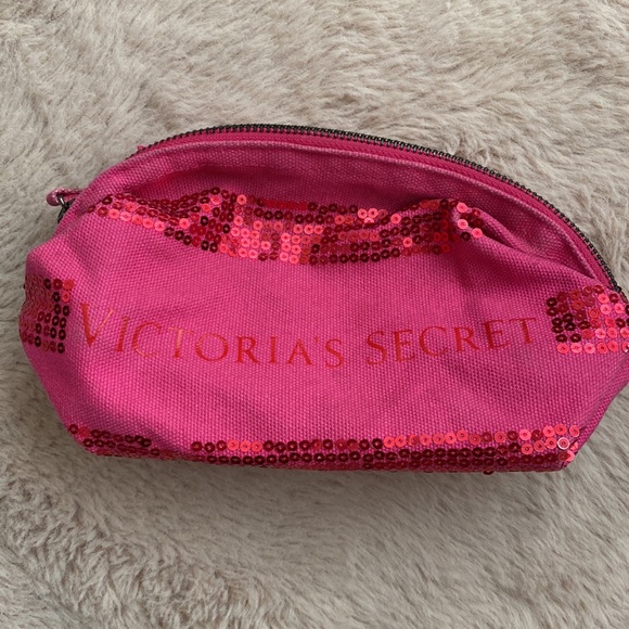 Victorias Secret Bag with matching Make Up Bag - Picture 7 of 8